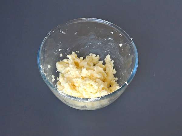 Tarçınlı rulo kurabiyeler, ağızda eriyen, gevrek ve iyi tarçın aromalı - Hazırlık adım 2