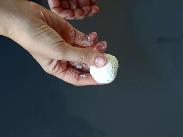 Cadılar Bayramı için mükemmel, balkabağı şeklinde aperatif peynir sürülebilir! - Hazırlık adım 2