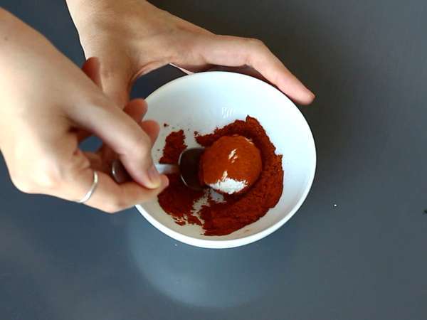 Cadılar Bayramı için mükemmel, balkabağı şeklinde aperatif peynir sürülebilir! - Hazırlık adım 3