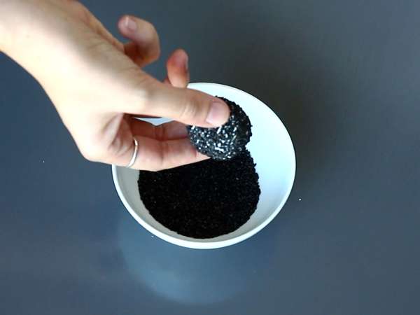 Cadılar Bayramı için mükemmel, balkabağı şeklinde aperatif peynir sürülebilir! - Hazırlık adım 4