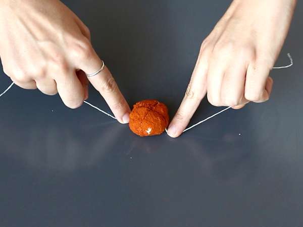 Cadılar Bayramı için mükemmel, balkabağı şeklinde aperatif peynir sürülebilir! - Hazırlık adım 5