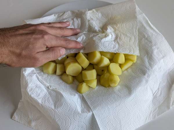 Kremalı fırında cacio e pepe patates: herkesi çıldırtan kolay garnitür! - Hazırlık adım 3