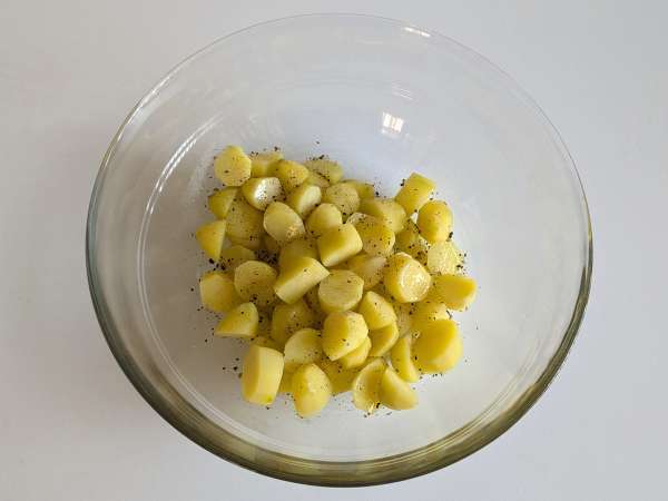 Kremalı fırında cacio e pepe patates: herkesi çıldırtan kolay garnitür! - Hazırlık adım 4