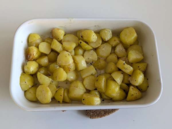 Kremalı fırında cacio e pepe patates: herkesi çıldırtan kolay garnitür! - Hazırlık adım 7