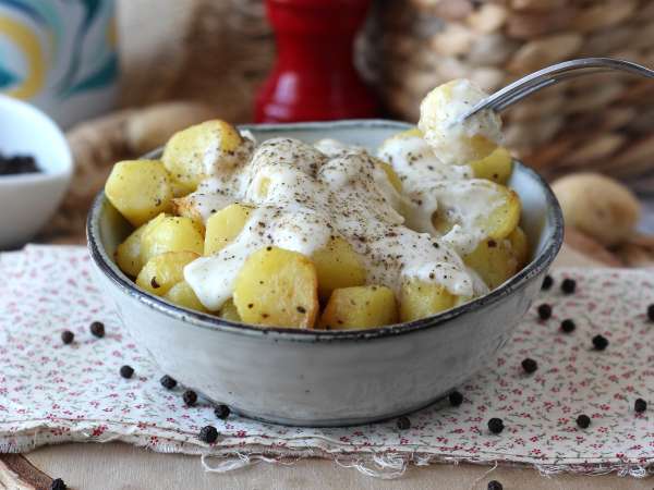 Kremalı fırında cacio e pepe patates: herkesi çıldırtan kolay garnitür! - Hazırlık adım 8