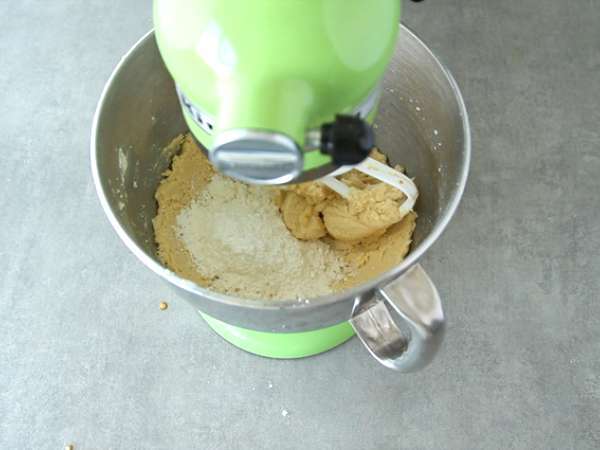 Alfajores - Süt reçelli ve hindistan cevizli Arjantin kurabiyesi - Hazırlık adım 3