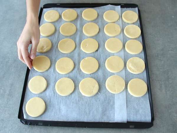 Alfajores - Süt reçelli ve hindistan cevizli Arjantin kurabiyesi - Hazırlık adım 5