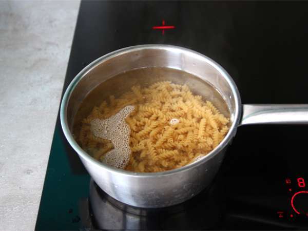 Kolay ton balıklı makarna - Hazırlık adım 1