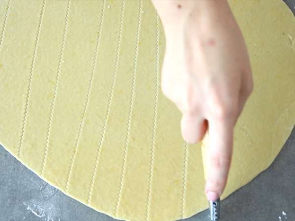 Chiacchiere di carnevale - İtalyan fırında bugnes - Hazırlık adım 4