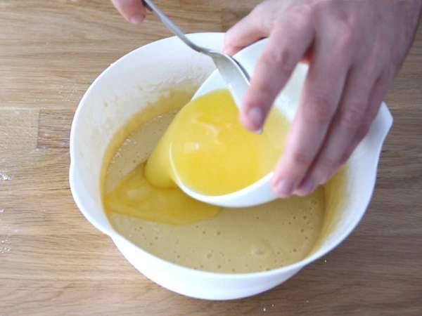 Sade, kabarık madlenler için kolay tarif - Hazırlık adım 2