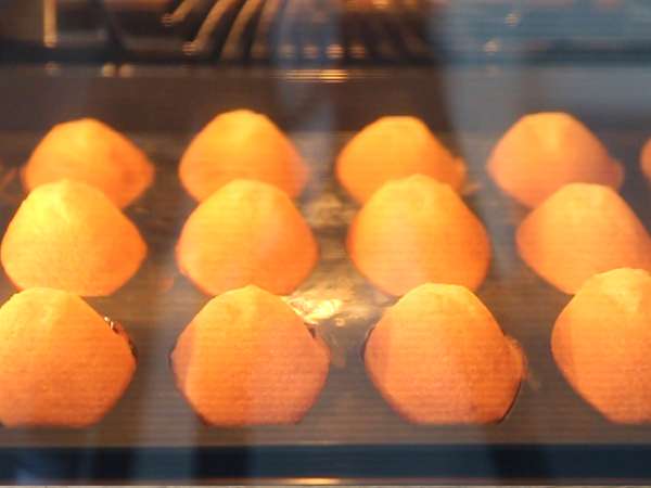 Sade, kabarık madlenler için kolay tarif - Hazırlık adım 4