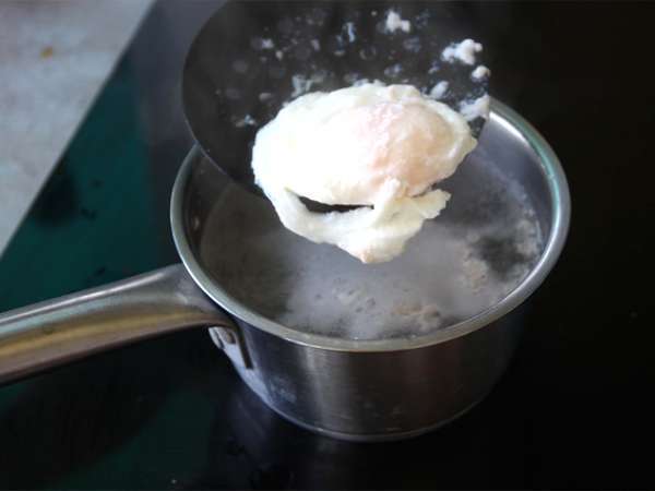 Haşlanmış yumurtalı avokadolu tost - Hazırlık adım 2