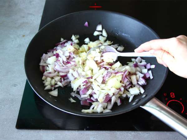 Pazı ve rendelenmiş peynirli tart - Hazırlık adım 2