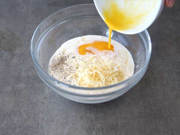 Pazı ve rendelenmiş peynirli tart - Hazırlık adım 4