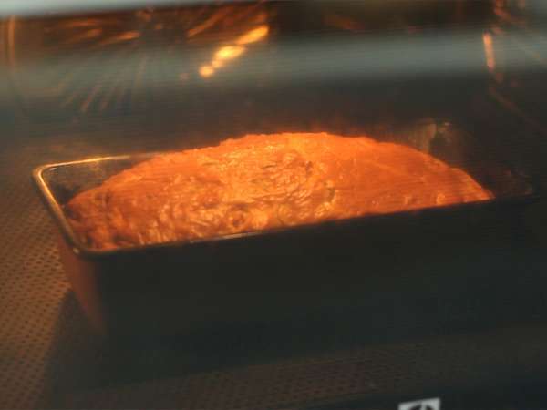 Yeşil zeytinli jambonlu ve peynirli kek - Hazırlık adım 3