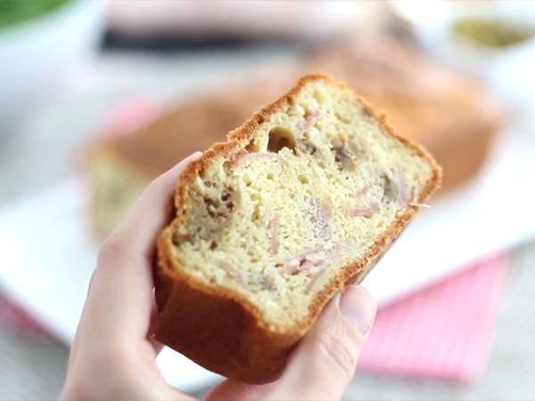 Yeşil zeytinli jambonlu ve peynirli kek - Hazırlık adım 4