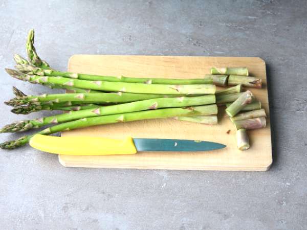 Mousseline soslu kuşkonmaz - Hazırlık adım 1