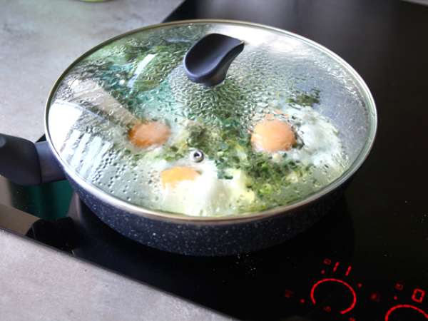 Kremalı ıspanak ve yumurta - Hazırlık adım 3