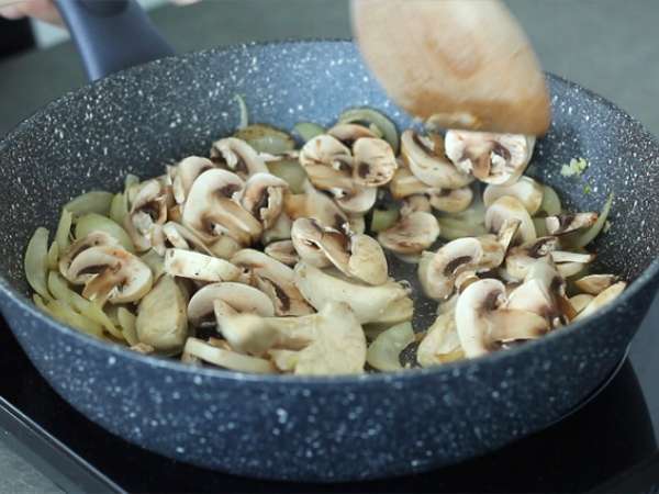 Mantarlı kremalı tavuk - Hazırlık adım 2