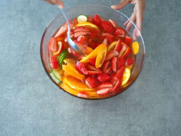 Beyaz şaraplı Sangria - Beyaz Sangria - Hazırlık adım 4