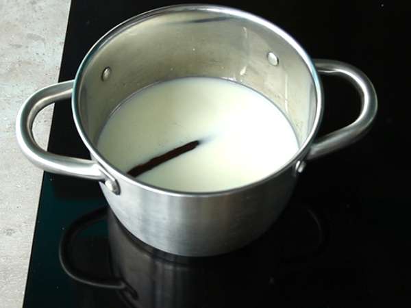 Tuzlu tereyağlı karamelli sütlaç - Hazırlık adım 1