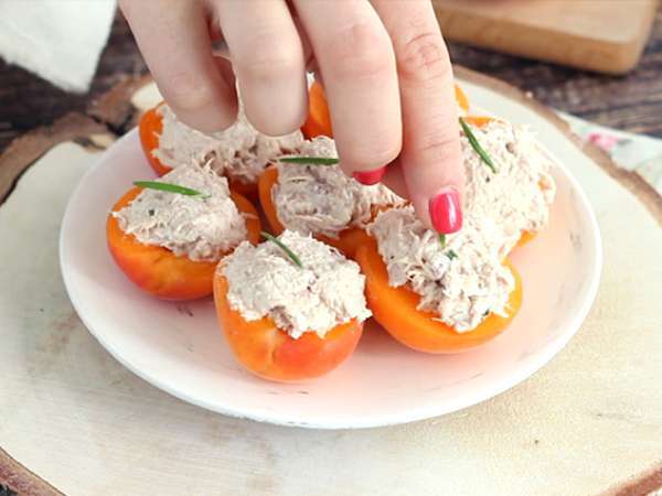 Ton balığı ve biberiye ile doldurulmuş kayısı - Hazırlık adım 2