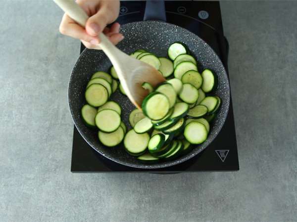 Kabak ve keçi peynirli clafoutis - Hazırlık adım 1