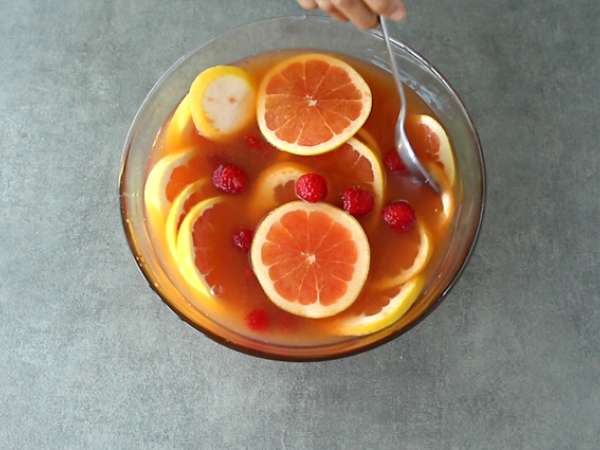 Roze şaraplı pembe sangria - Hazırlık adım 2