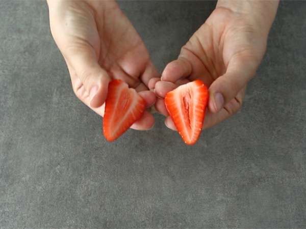 Çilekli ve vanilyalı milkshake - Hazırlık adım 1