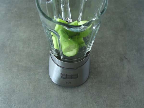 Soğuk salatalık ve nane çorbası - Hazırlık adım 1