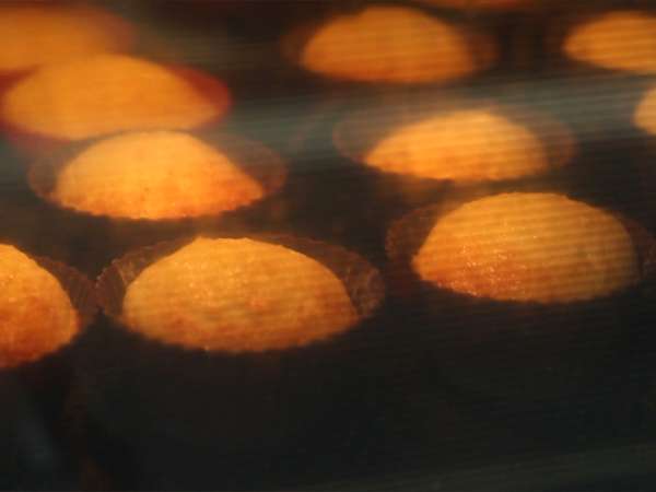 Brezilya hindistan cevizli kekleri - Queijadinhas - Hazırlık adım 3