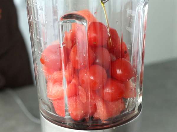 Soğuk karpuz ve domates çorbası - Hazırlık adım 1