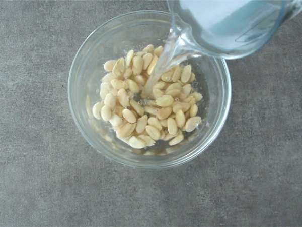 Ev yapımı badem sütü - Hazırlık adım 1