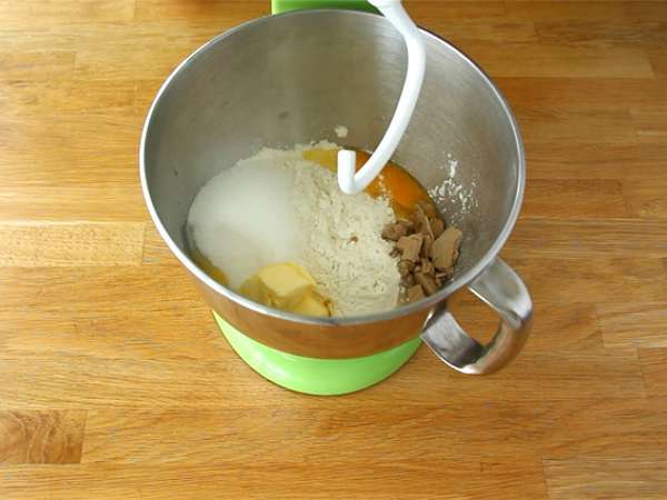 Örgülü kayısı çörekleri - Hazırlık adım 1