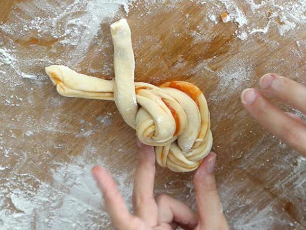 Örgülü kayısı çörekleri - Hazırlık adım 7