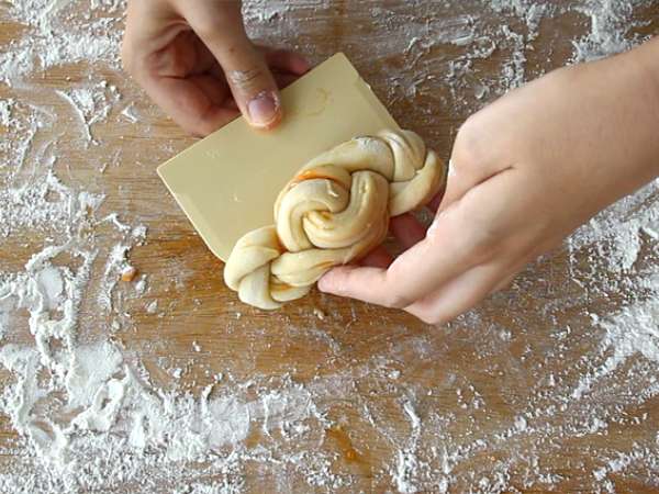 Örgülü kayısı çörekleri - Hazırlık adım 8