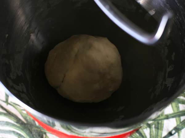 Pestolu örgülü ekmek ruloları - Hazırlık adım 1