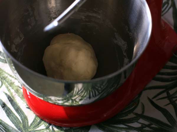 Pestolu örgülü ekmek ruloları - Hazırlık adım 2