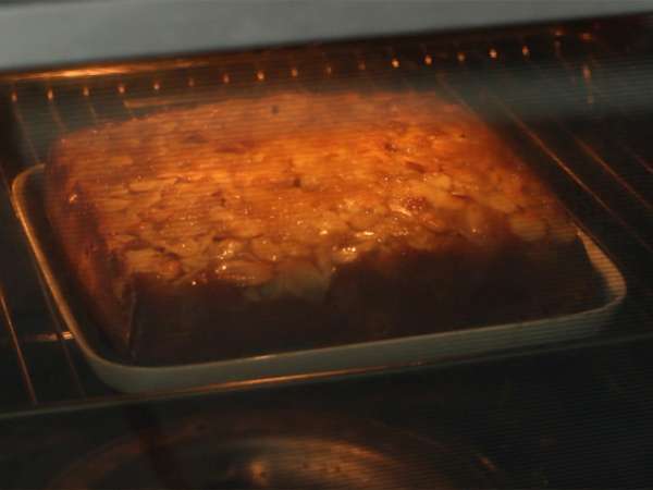 Mirabelle ve bademli baş aşağı kek - Hazırlık adım 7