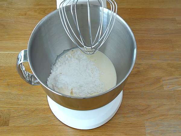 Armut ve kızarmış bademli charlotte - Hazırlık adım 2