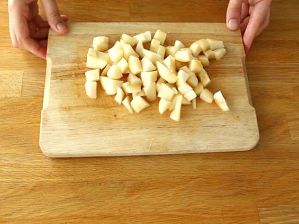 Armut ve kızarmış bademli charlotte - Hazırlık adım 4