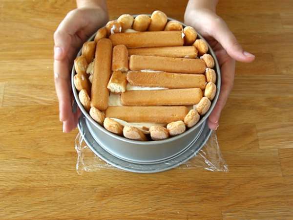 Armut ve kızarmış bademli charlotte - Hazırlık adım 6