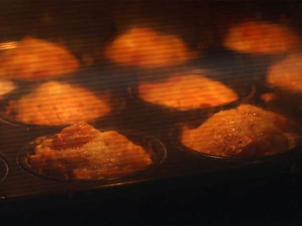 Ton balıklı, domatesli ve beyaz peynirli kekler - Hazırlık adım 4