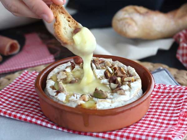 Bal ve ceviz ile fırında kavrulmuş Camembert - Hazırlık adım 4