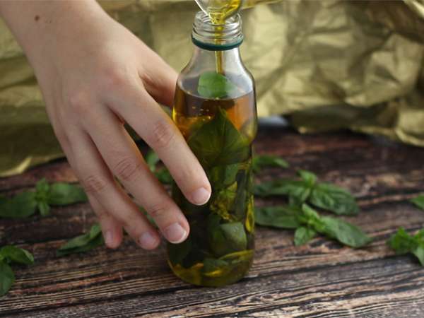 Ev yapımı fesleğen yağı - Hazırlık adım 1