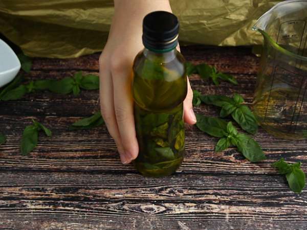 Ev yapımı fesleğen yağı - Hazırlık adım 2