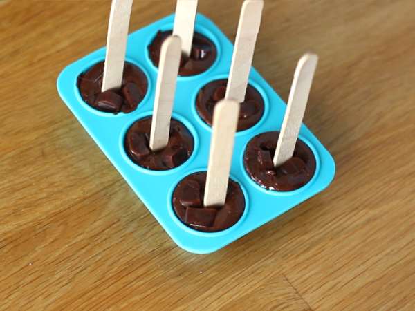 Sıcak çikolata lolipopları: bitter çikolata + Karambar - Hazırlık adım 3
