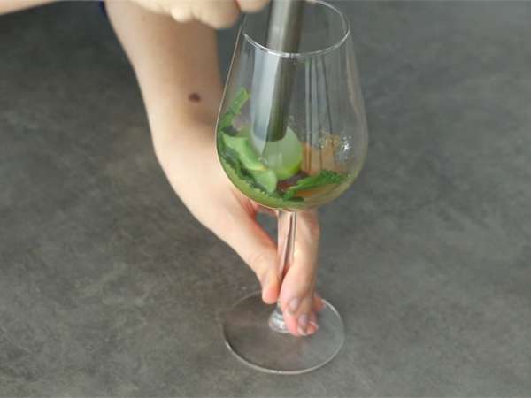 Kraliyet şampanyası mojito - Hazırlık adım 1