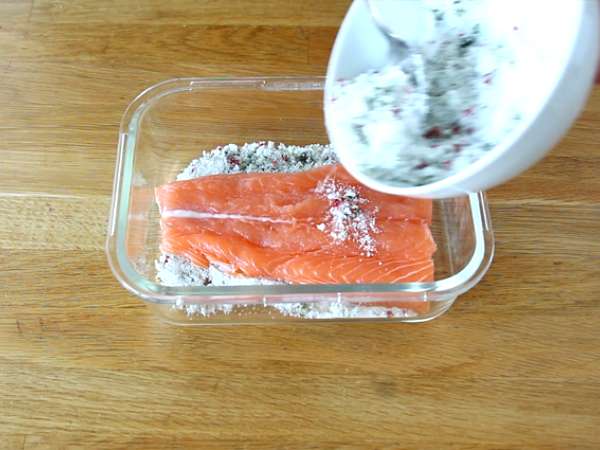 Gravlax, İsveç usulü marine edilmiş somon balığı - Hazırlık adım 2