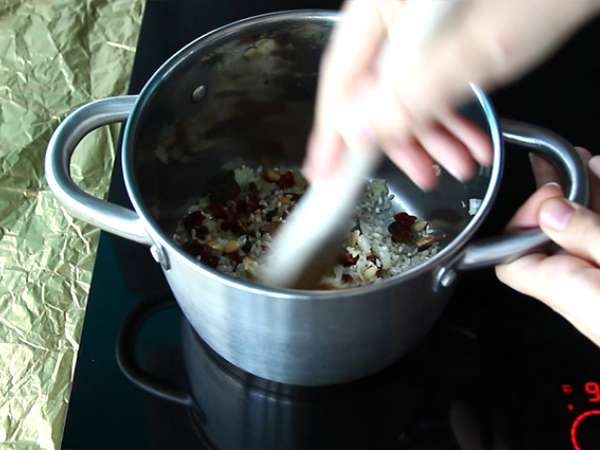 Güneşte kurutulmuş domates ve mantarlı vejetaryen risotto - Hazırlık adım 2